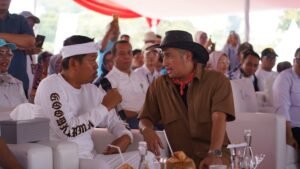 Gubernur Jabar Dedi Mulyadi dan Selebriti Irfan Hakum di Kontes Sapi Asosiasi Peternak dan Penggemar Sapi Indonesia (APPSI) Piala Presiden 2026 yang berlangsung di Lapangan Panahan Gelora Pakansari, Kabupaten Bogor, Minggu (4/10/2026).(Foto: Diskominfo Kab. Bogor)
