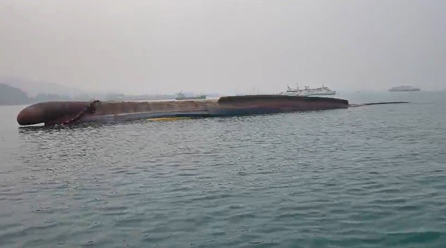 KMP Batumandi yang tenggelam.(Foto: istimewa)