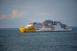 Aktivitas penyeberangan di Selat Sunda.(Foto: Istimewa)