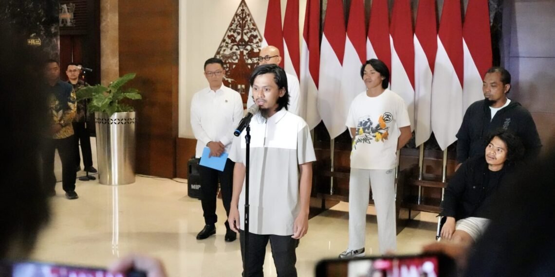 Kementerian Luar Negeri memfasilitasi kepulangan 4 (empat) kru kapal MT Honour 25 yang telah dibebaskan dari pembajakan di Somalia.(Foto: Kemlu)