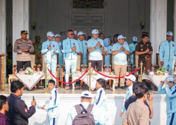 Wali Kota Bogor, Dedie A. Rachim, melepas kontingen yang akan berlaga pada Pekan Olahraga Provinsi (Porprov) XV Jawa Barat 2026, Senin (26/10/2026).(Foto: Diskominfo Kota Bogor)