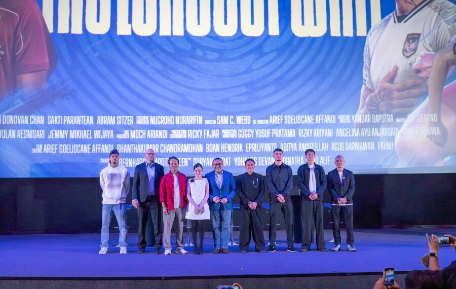 Gala premiere dihadiri para pembuat film, sejumlah tokoh pemerintahan dan sepak bola, serta beberapa pemain Timnas Indonesia seperti Shayne Pattynama, Egy Maulana Vikri, Ivar Jenner, dan Rafael Struick. Acara juga dihadiri Erick Thohir, Menteri Pemuda dan Olahraga sekaligus Ketua Umum PSSI, lalu Zainudin Amali selaku Wakil Ketua Umum PSSI dan sejumlah anggota Komite Eksekutif PSSI.(Foto: Dok. PSSI)