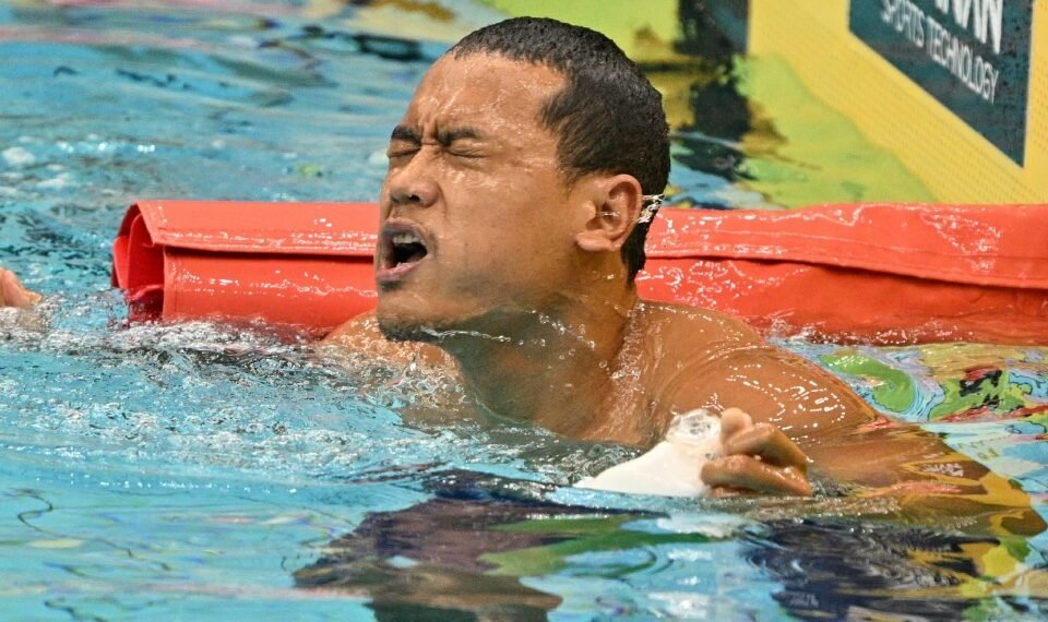 Medali emas pertama untuk Merah Putih berhasil dipersembahkan Maulana Rifky Yavianda dari cabang olahraga para renang nomor 100 meter gaya bebas putra klasifikasi S12, Senin (19/10).(foto:dok/NPC Indonesia)