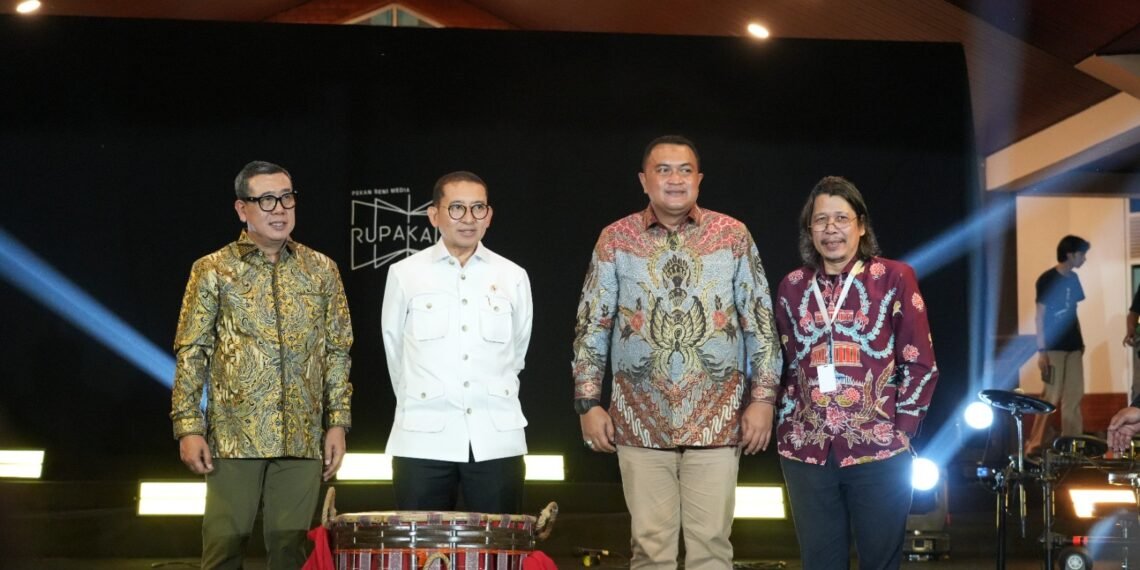 Bupati Bogor, Rudy Susmanto mendampingi Menteri Kebudayaan Republik Indonesia Fadli Zon resmikan Pekan Seni Media Rupakala 2026 di Gedung Tegar Beriman, Cibinong, yang berlangsung tanggal 26 Oktober hingga 1 November 2026.(Foto: Diskominfo Kab. Bogor)