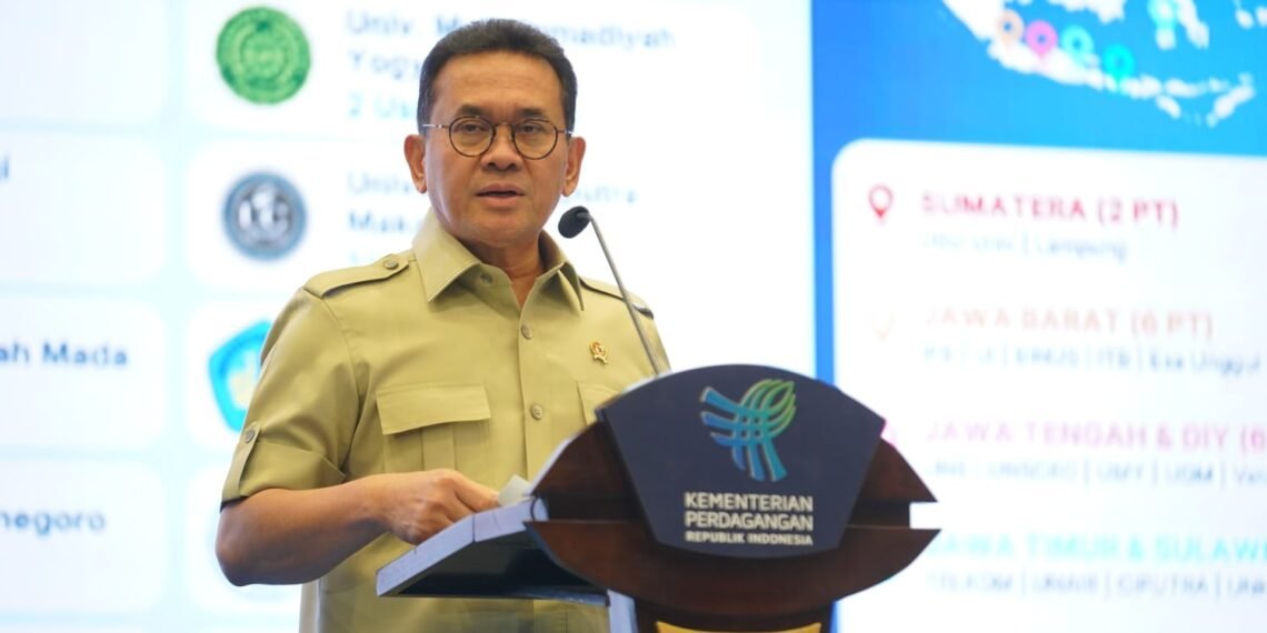 Menteri Perdagangan Budi Santoso resmi menutup gelaran Trade Expo Indonesia (TEI) ke-41 pada Minggu, (18/10). Selama lima hari pelaksanaan, pameran dagang terbesar di Indonesia ini mencatatkan potensi transaksi sebesar USD 22,94 miliar, atau 31,1 persen melampaui target USD 17,5 miliar.(Foto: Humas Kemendag)