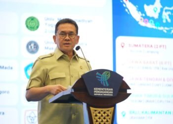 Menteri Perdagangan Budi Santoso resmi menutup gelaran Trade Expo Indonesia (TEI) ke-41 pada Minggu, (18/10). Selama lima hari pelaksanaan, pameran dagang terbesar di Indonesia ini mencatatkan potensi transaksi sebesar USD 22,94 miliar, atau 31,1 persen melampaui target USD 17,5 miliar.(Foto: Humas Kemendag)
