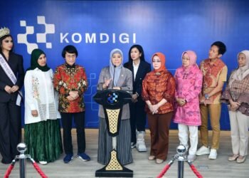 Menteri Komunikasi dan Digital Meutya Hafid saat konferensi pers di Kantor Kementerian Komdigi, Jakarta Pusat, Rabu (07/10/2026).(Foto: Dok. Kemkomdigi)