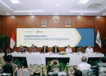 Menteri Koordinator Bidang Hilirisasi dan Transisi Energi / Menteri Energi dan Sumber Daya Mineral (ESDM) Bahlil Lahadalia menegaskan, pemangkasan sekitar 8 persen ekspor gas ke Singapura itu masih berada dalam batas kontrak minimum dan tidak melanggar perjanjian.(Foto: Dok. Kementerian ESDM)