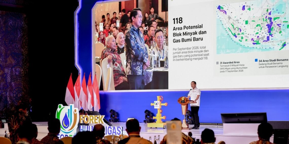 Menteri Koordinator Bidang Hilirisasi dan Transisi Energi/Menteri ESDM Bahlil Lahadalia saat membuka FOREK Hulu Migas 2026 di Kempinski Grand Ballroom, Jakarta, Rabu (28/10).(Foto: Kementerian ESDM)