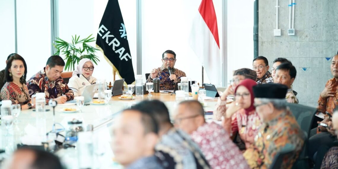 Menteri Ekonomi Kreatif/Kepala Badan Ekonomi Kreatif Teuku Riefky Harsya menerima audiensi KUNCI BERSAMA di kantor Kementerian Ekraf. Jakarta, Selasa (27/10/2026).