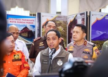 Menteri Kehutanan (Menhut) Raja Juli Antoni memastikan penanganan kebakaran hutan dan lahan (karhutla) di Provinsi Jambi terus diperkuat.(Foto: Humas Kemenhut)