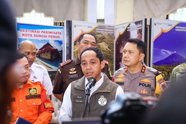 Menteri Kehutanan (Menhut) Raja Juli Antoni memastikan penanganan kebakaran hutan dan lahan (karhutla) di Provinsi Jambi terus diperkuat.(Foto: Humas Kemenhut)