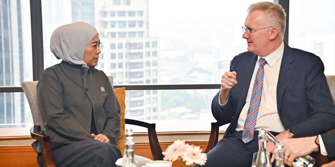 Menteri Komunikasi dan Digital Meutya Hafid dan Menteri Australia Tony Burke di Jakarta Selatan, Jumat (23/10/2026).(Foto: Humas Komdigi)