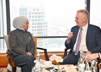 Menteri Komunikasi dan Digital Meutya Hafid dan Menteri Australia Tony Burke di Jakarta Selatan, Jumat (23/10/2026).(Foto: Humas Komdigi)