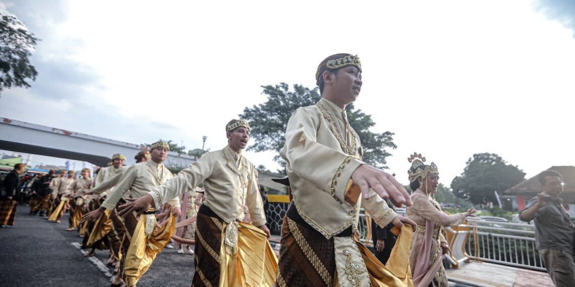 Pawai Budaya di Kota Bandung.(Foto: Humas Pemkot Bandung)