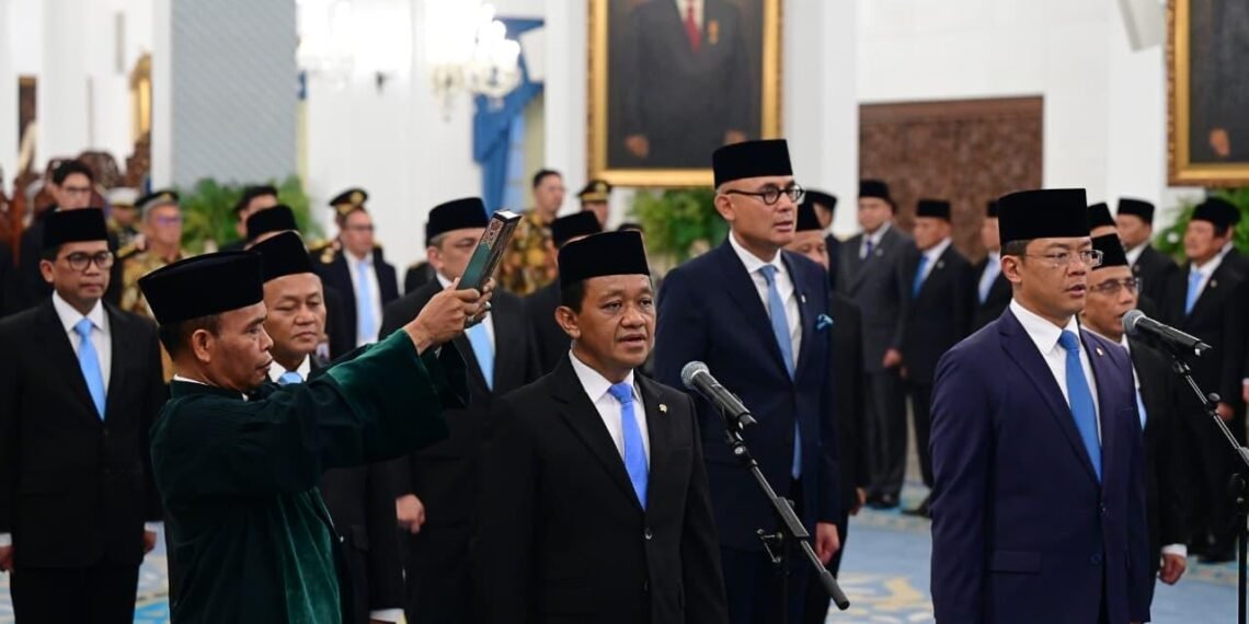 Presiden Prabowo Subianto melantik sepuluh menteri dan wakil menteri negara Kabinet Merah Putih dalam sisa masa jabatan periode tahun 2024–2029. Pelantikan berlangsung di Istana Negara, Jakarta, pada Kamis (01/10/2026).(Foto: BPMI Setpres)