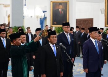 Presiden Prabowo Subianto melantik sepuluh menteri dan wakil menteri negara Kabinet Merah Putih dalam sisa masa jabatan periode tahun 2024–2029. Pelantikan berlangsung di Istana Negara, Jakarta, pada Kamis (01/10/2026).(Foto: BPMI Setpres)