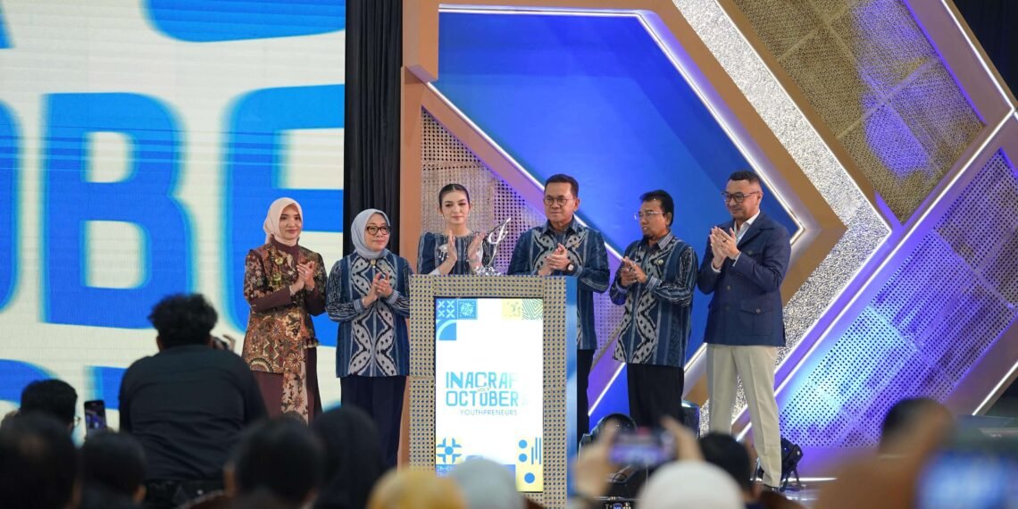 Menteri Perdagangan, Budi Santoso bersama Ketua Umum Dewan Kerajinan Nasional (Dekranas), Selvi Gibran Rakabuming membuka INACRAFT October Vol. 5 2026 di Jakarta International Convention Center (JICC), Jakarta, Rabu (7 Okt).(Foto: Humas Kemendag)