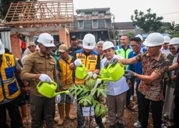 Penanaman pohon di pembangunan trase baru Jalan Saleh Danasasmita, Jumat (9/10/2026).(Foto: Diskominfo Kota Bogor)