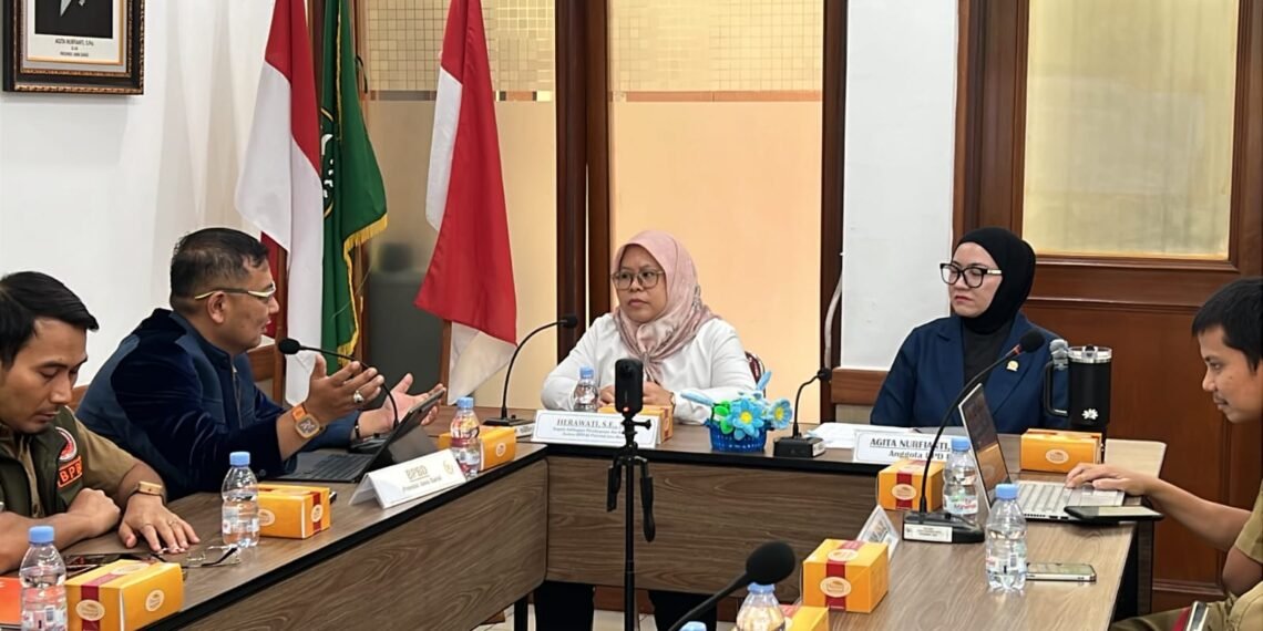 Anggota Dewan Perwakilan Daerah (DPD) Republik Indonesia (RI) Daerah Pemilihan Jawa Barat (Jabar) Agita Nurfianti (depan kanan). (Foto: Istimewa)