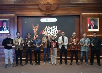 Para pemenang di malam penghargaan AMSI Awards 2026 berpose bersama setelah acara, di Gedung Negara Grahadi, Surabaya, Jawa Timur, Kamis (29/10/2026) malam WIB.
