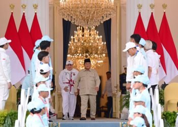 Presiden Prabowo Subianto memberikan bonus dan apresiasi kepada para atlet peraih medali pada Asian Games ke-20 dan Asian Para Games ke-5 Aichi-Nagoya 2026, di halaman Istana Merdeka, Jakarta, Kamis, 29 Oktober 2026. (Foto: BPMI Setpres)