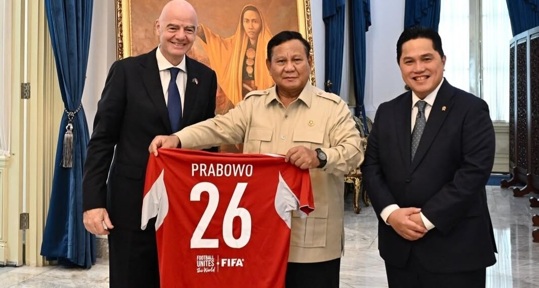 Ketum PSSI Erick Thohir mendampingi Presiden FIFA Gianni Infantino bertemu Presiden RI Prabowo Subianto di Istana Negara, Jalan Veteran, Jakarta Pusat, Senin (5/10) siang. (Foto: IG/erickthohir)