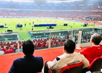 Presiden Prabowo Subianto (tengah) di Stadion Utama Gelora Bung Karno (SUGBK), Jakarta, pada Senin (05/10/2026) malam.(Foto: BPMI Setpres)