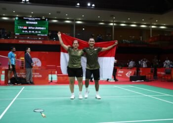 Atlet para bulu tangkis Indonesia, Leani Ratri Oktila mencetak sejarah di Asian Para Games 2026. Berpasangan dengan Hikmat Ramdani, Ratri merebut medali emas ganda campuran SL3-SU5 pada Jumat (23/10).(foto:agung/NPC Indonesia)