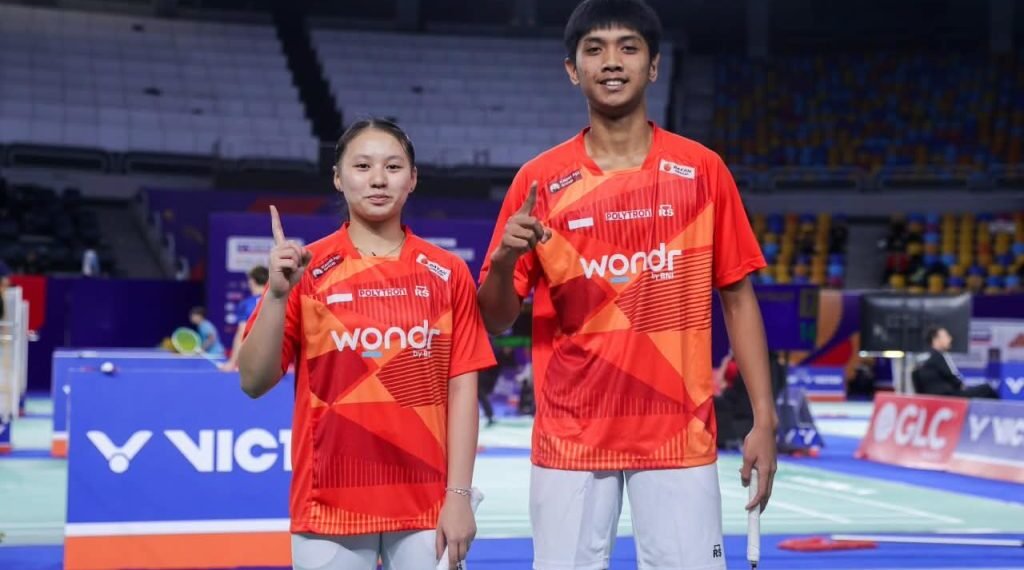 Reya Azzahra Yulianti dan Moses Andar Simanjuntak di BWF World Junior Championships.(Foto: Dok. PBSI)