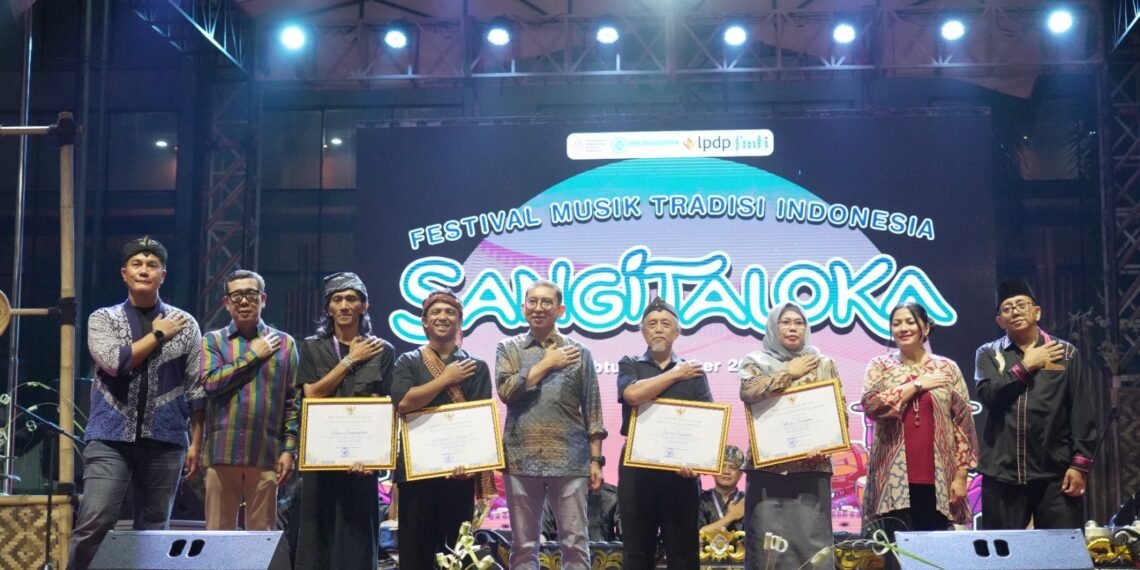 Menteri Kebudayaan Republik Indonesia, Fadli Zon saat membuka Festival Musik Tradisi Indonesia (FMTI) 2026 di Gelora Pakansari, Cibinong, Sabtu (3/10).(Foto: Humas Pemkab Bogor)