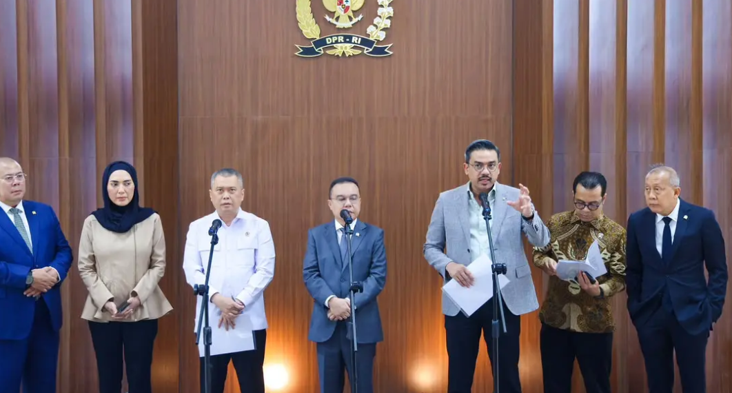 Menteri Usaha Mikro, Kecil, dan Menengah (UMKM) Maman Abdurrahman (berbicara) di Kompleks DPR.(Foto: Humas Kementerian UMKM)