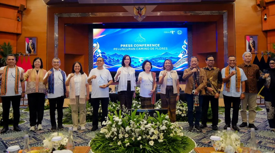 Menteri Pariwisata Widiyanti Putri Wardhana bersama jajaran dalam peluncuran Camino de Flores: The Sacred Journey of Flores di Balairung Soesilo Soedarman, Gedung Sapta Pesona, Jakarta, Selasa (13/10/2026).(Foto: Dok. Kemenpar)
