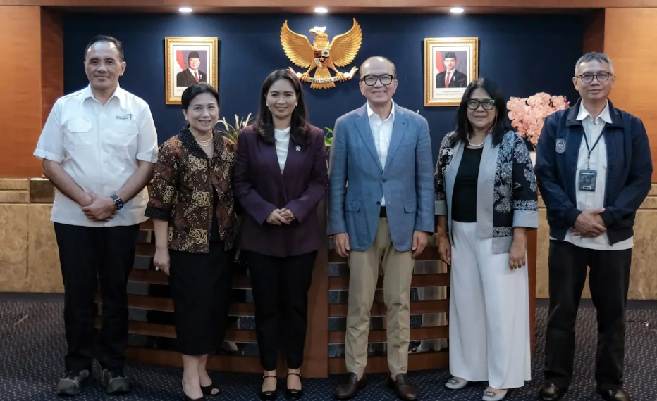 Wakil Menteri Pariwisata Ni Luh Puspa saat menerima audiensi IKA NHI Bandung di Gedung Sapta Pesona, Jakarta, Senin (19/10/2026).(Foto: Dok. Kemenpar)