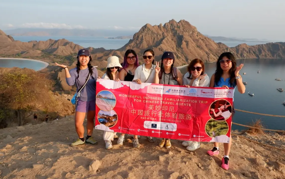 Kementerian Pariwisata mengajak sejumlah agen perjalanan dan operator tur (travel agent/tour operator atau TA/TO) terkemuka asal Tiongkok menjelajahi destinasi unggulan Labuan Bajo dan Bali melalui kegiatan Familiarization Trip (Famtrip) pada 19–25 Oktober 2026.(Foto: Kemenpar)
