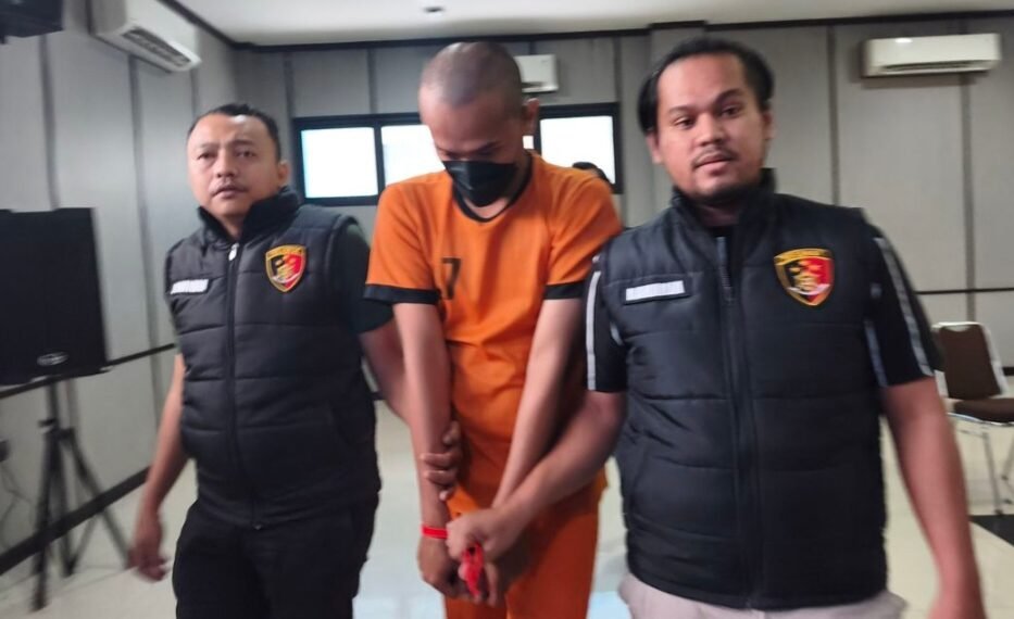 MR (29), pelaku pembacokan Arief Rahman Kusuma (16), supppoter, atau bobotoh Persib hingga tewas.(Foto:Istimewa).