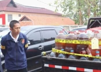 Barang bukti BBM bersubsidi jenis solar dalam galon yang disalahgunakan.(Foto:Istimewa).
