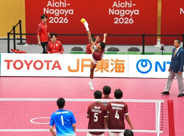 Tim sepak takraw putra Indonesia harus puas membawa pulang medali perak setelah kalah tipis 1-2 dari tuan rumah Jepang pada babak final nomor mens quadrant Asian Games 2026. (foto:Akbar/kemenpora.go.id)