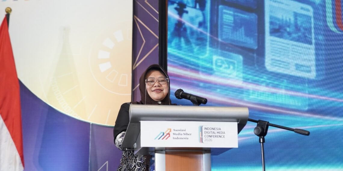 Kepala Dinas Komunikasi dan Informatika Provinsi Jawa Timur, Sherlita Ratna Dewi Agustin pada acara Indonesia Digital Media Conference (IDMC) 2026 yang diselenggarakan Asosiasi Media Siber Indonesia (AMSI) di Ballroom Shangri-La Hotel Surabaya, Rabu (28/10/2026).