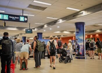 Atmosfer Pertamina Grand Prix of Indonesia 2026 terasa sejak pengunjung tiba di Bandara Internasional Lombok.(Foto: Pertamina)