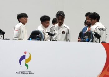 Wamenpora RI Taufik Hidayat, memberi apresiasi kepada Tim Nasional Esports Mobile Legends: Bang Bang (MLBB) Indonesia yang berhasil meraih medali perak di Asian Games 2026.(foto: Gilang/kemenpora.go.id)