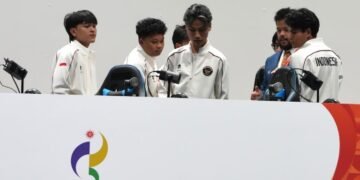 Wamenpora RI Taufik Hidayat, memberi apresiasi kepada Tim Nasional Esports Mobile Legends: Bang Bang (MLBB) Indonesia yang berhasil meraih medali perak di Asian Games 2026.(foto: Gilang/kemenpora.go.id)