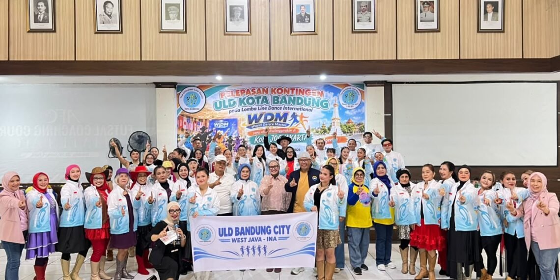 Pelepasan kontingen The Universal Line Dance (ULD) Kota Bandung yang akan mengikuti kompetisi olahraga Line Dance International World Dance Master (WDM) di Yogyakarta pada 22–26 Oktober 2026.(Foto: Istimewa)