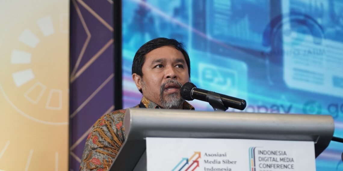 Ketua Umum AMSI, Wahyu Dhyatmika pada acara Indonesia Digital Media Conference (IDMC) 2026 di Ballroom Shangri-La Hotel Surabaya, Rabu (28/10/2026).