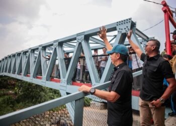 Wali Kota Bogor, Dedie A. Rachim, bersama Wakil Wali Kota Bogor, Jenal Mutaqin, meresmikan Jembatan Pasir Jaya–Paledang, Jumat (23/10/2026).(Foto: Diskominfo Kota Bogor)