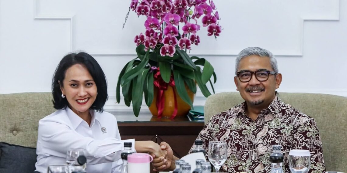 Wali Kota Bandung, Muhammad Farhan dan Wakil Menteri Pelindungan Pekerja Migran Indonesia, Christina Aryani di Pendopo Kota Bandung, Sabtu, 10 Oktober 2026.(Foto: Humas Pemkot Bandung)