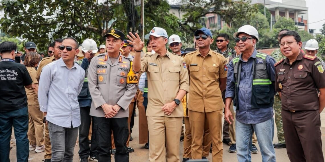 Wali Kota Bogor Dedie A. Rachim beserta jajaran Forkopimda tinjau pembangunan Jalan Saleh Danasasmita.(Foto: Diskominfo Kota Bogor)