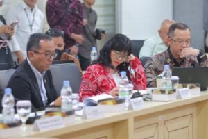 Menteri Pendidikan Tinggi, Sains dan Teknologi RI Prof. Brian Yuliarto (kiri) dan Wamen Stella Christie
