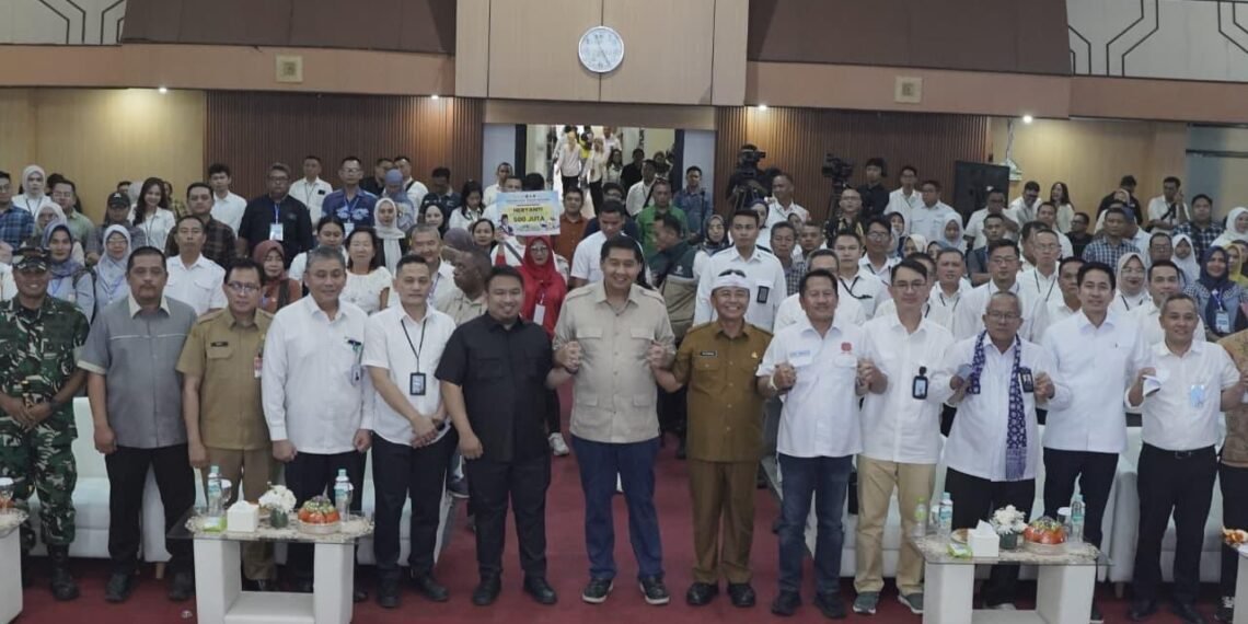 bank bjb bersama pihak-pihak terkait dalam Sosialisasi Kredit Program Perumahan dan Rumah Subsidi yang berlangsung di Aula Oman Syahroni, Perkantoran Pemda Kabupaten Subang, Jalan Dewi Sartika No. 2, Soklat, Kecamatan Subang, Kabupaten Subang.(Foto: Dok. bank bjb)