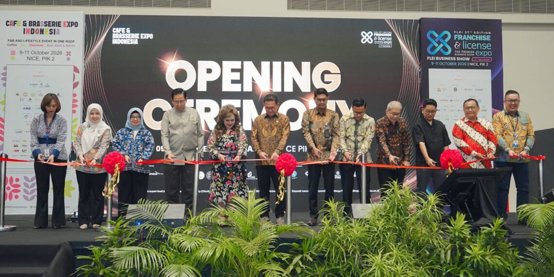 Mendag Busan saat membuka Franchise & License Expo Indonesia (FLEI) ke-27 di Nusantara International Convention Exhibition (NICE) Pantai Indah Kapuk (PIK 2), Kosambi, Tangerang, pada Jumat (9/10).(Foto: Humas Kemendag)